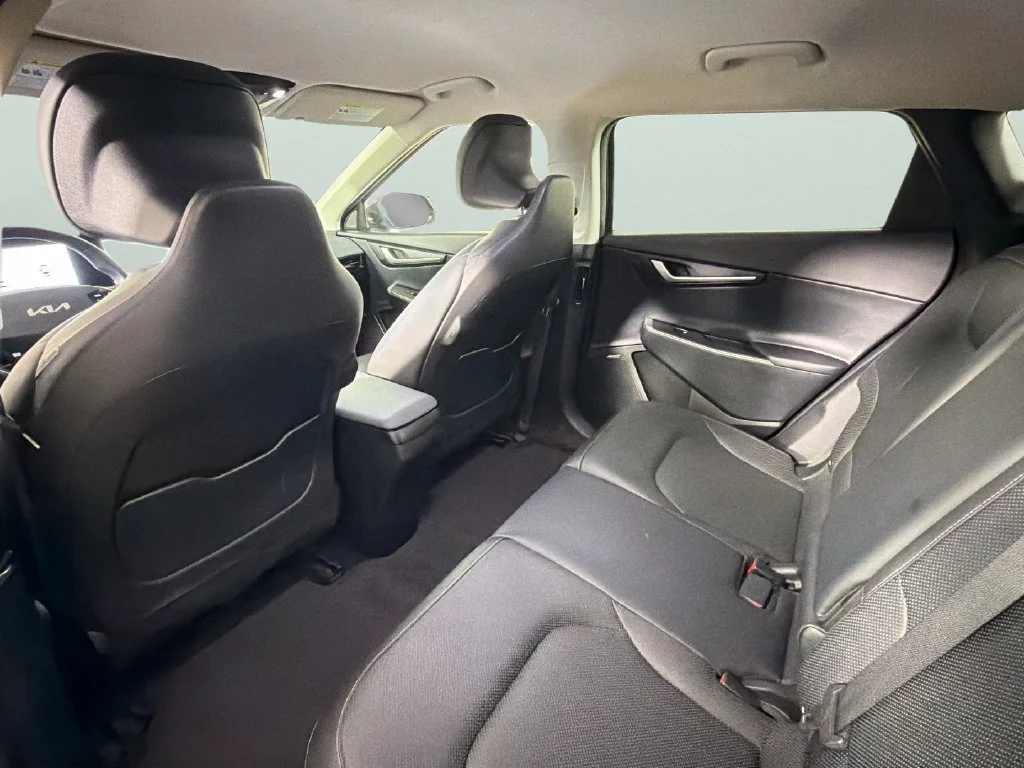 Used 2024 Black Kia Wind image 28