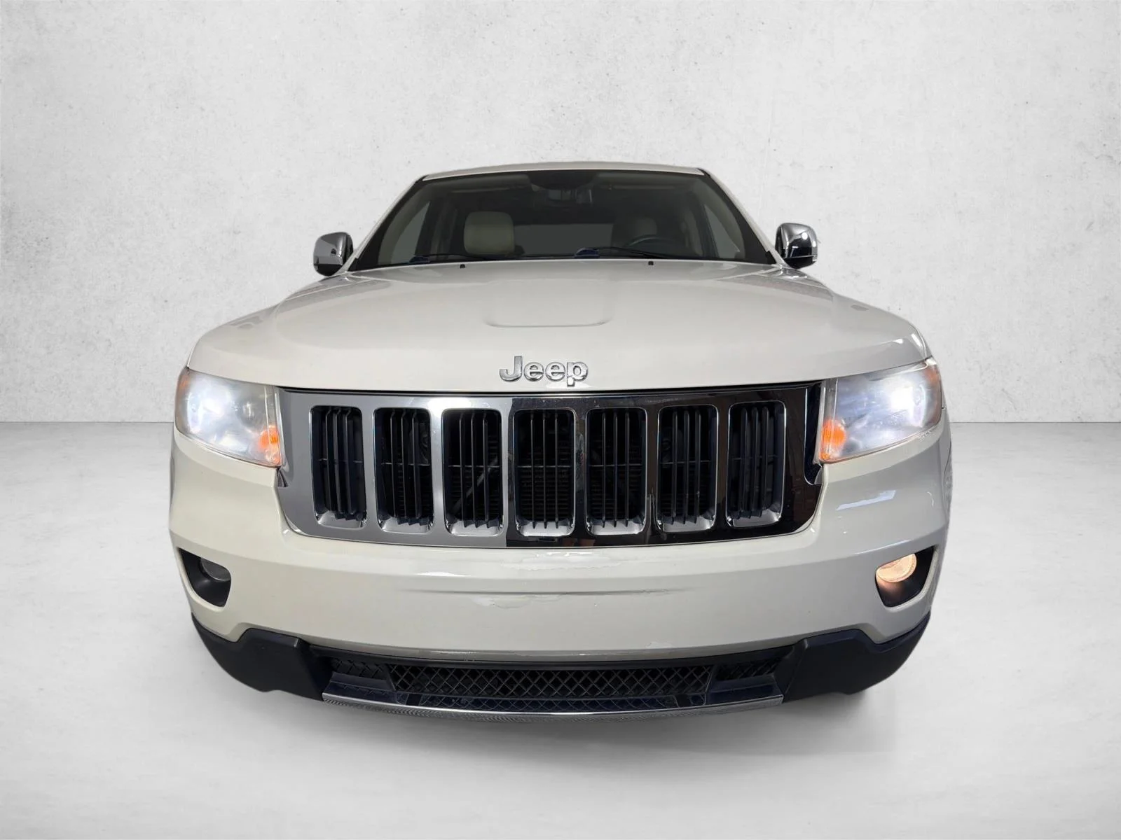 Used 2011 White Jeep Limited image 10