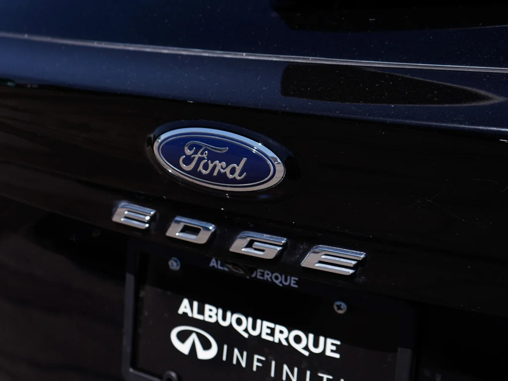 Used 2022 Agate Black Metallic Ford SEL image 5