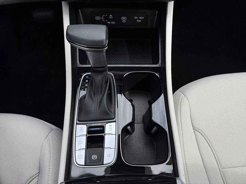 Used 2025 White Hyundai SE image 24