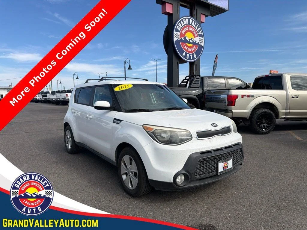Used 2015 White Kia Base image 1