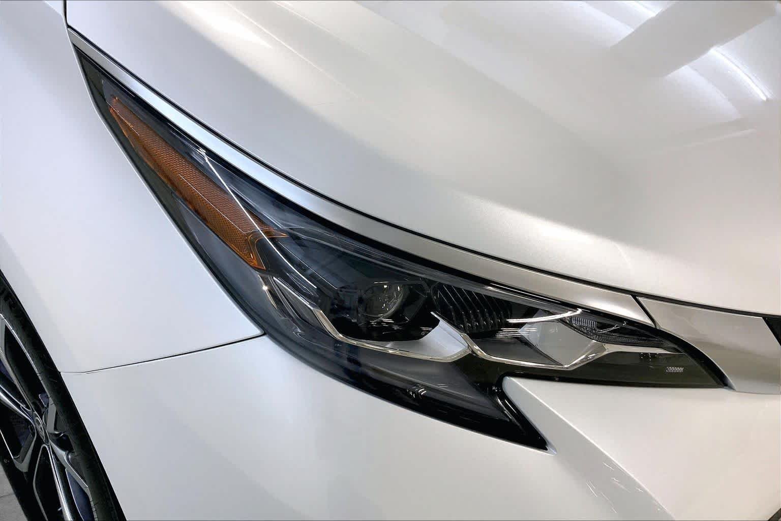Used 2025 Wind Chill Pearl Toyota Platinum image 27