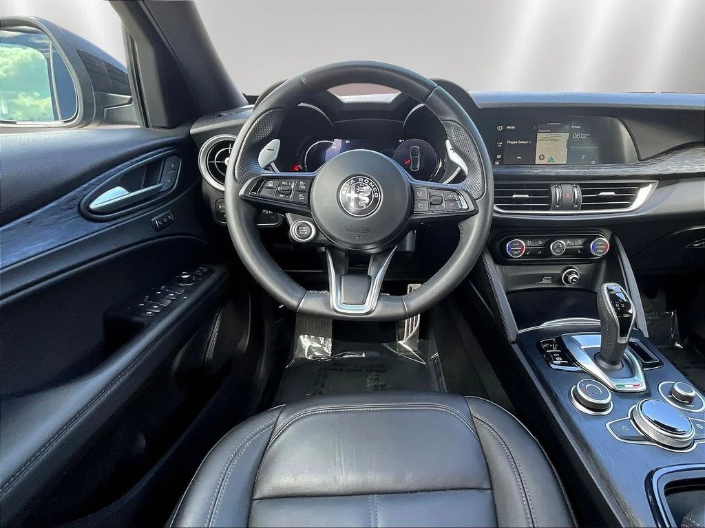 Used 2024 Black Metallic Alfa Romeo Sprint image 8