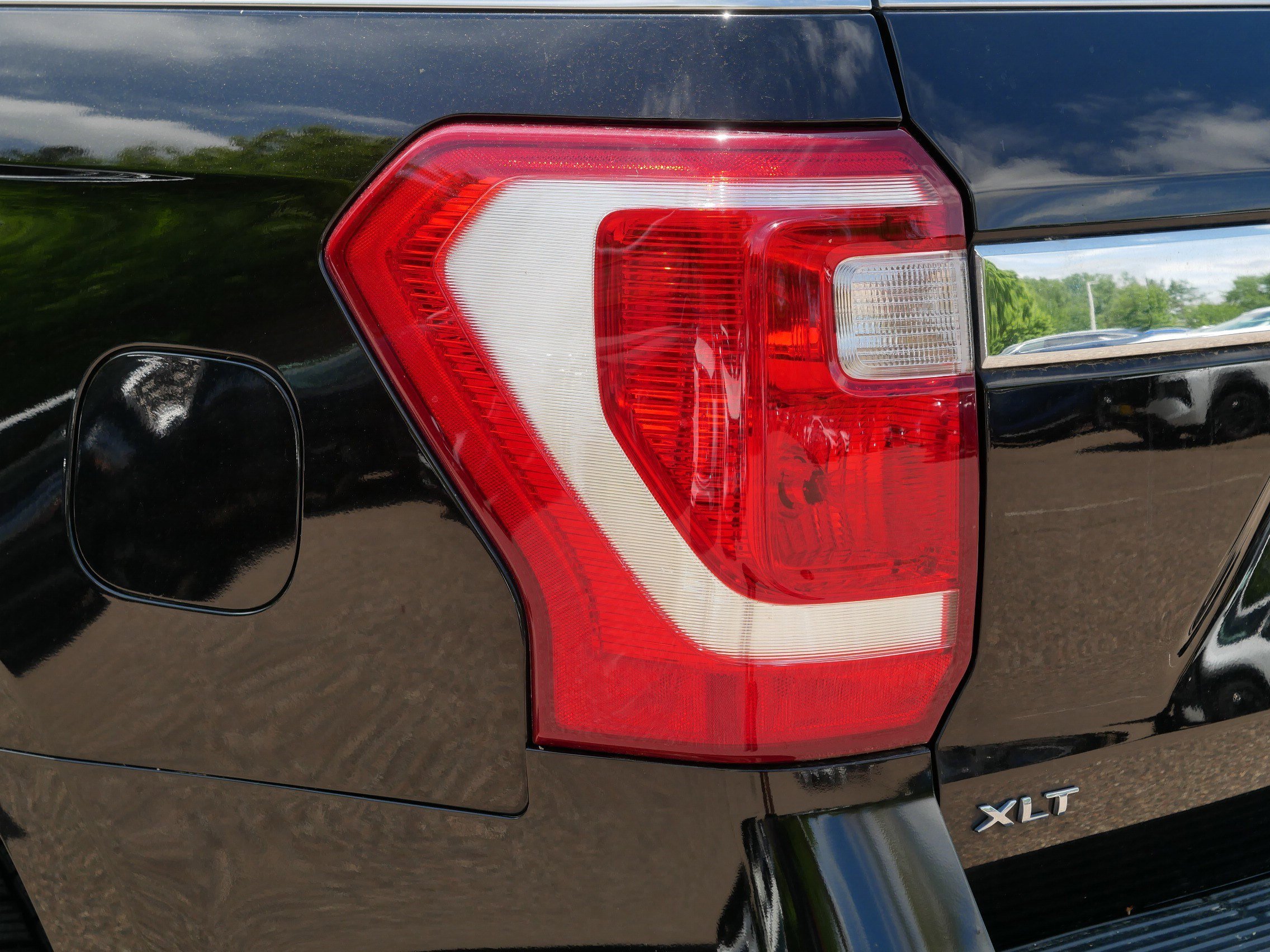Used 2021 Agate Black Metallic Ford XLT image 17