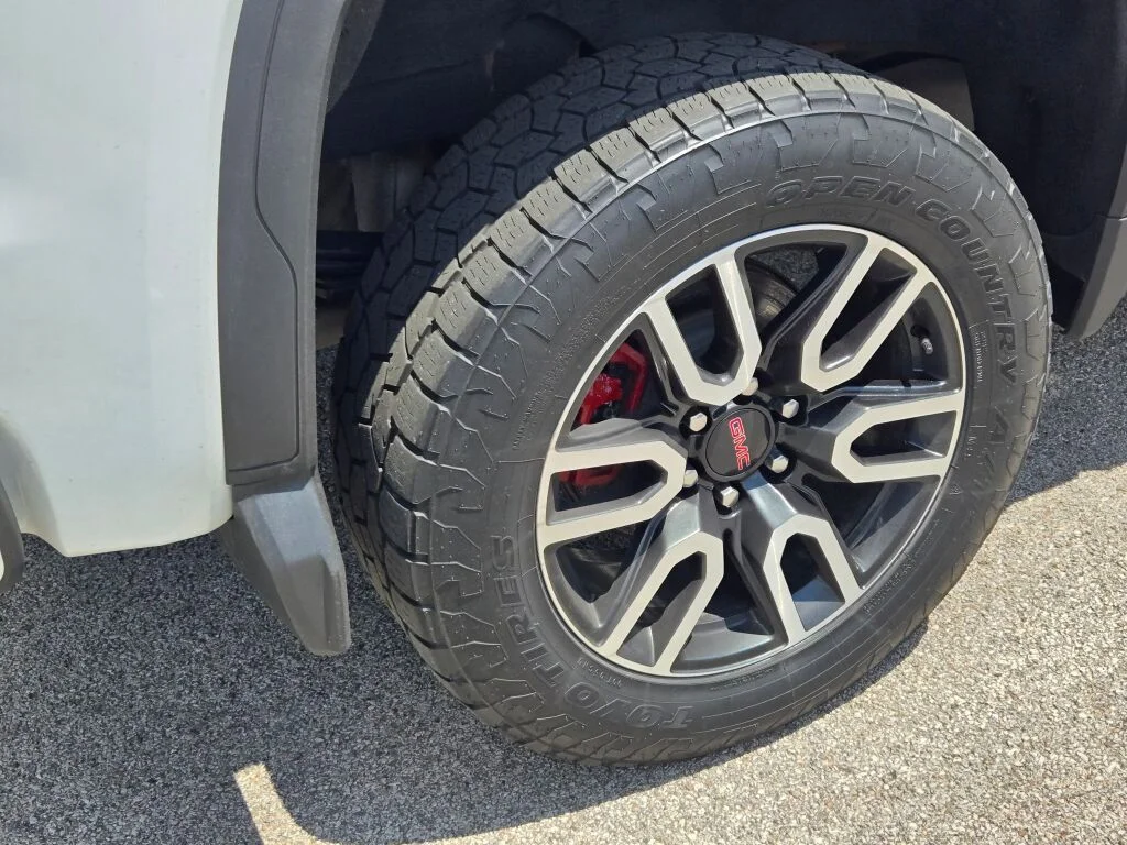 Used 2024 White GMC AT4 image 12