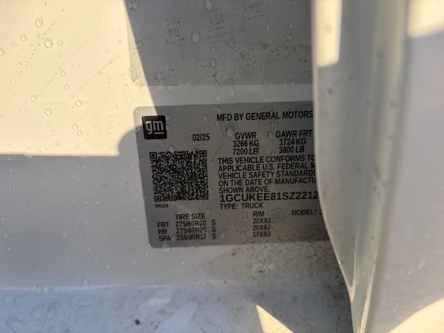 Used 2025 White Chevrolet RST image 25