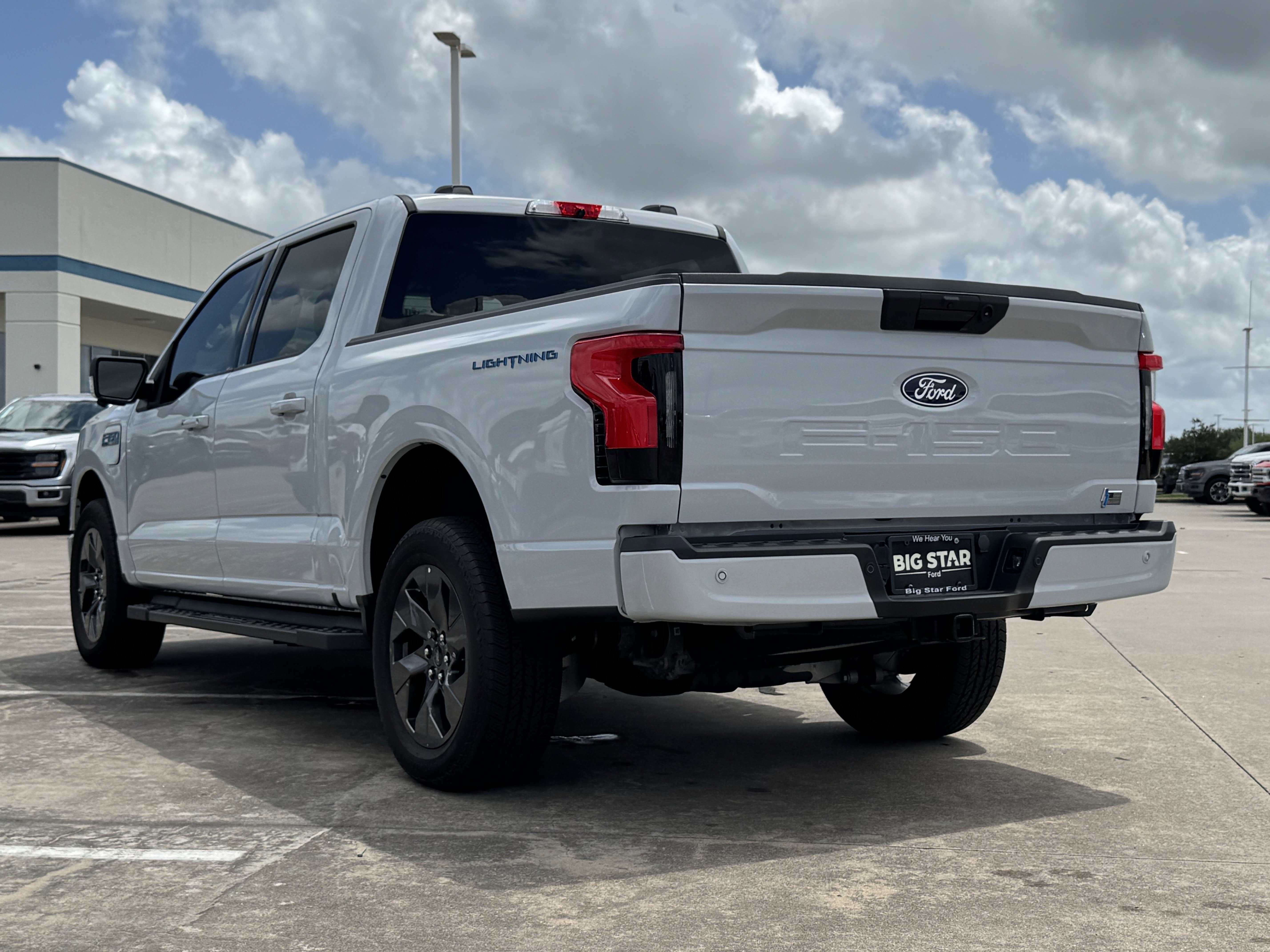 2025 Ford F-150 Lightning Flash - Photo 7
