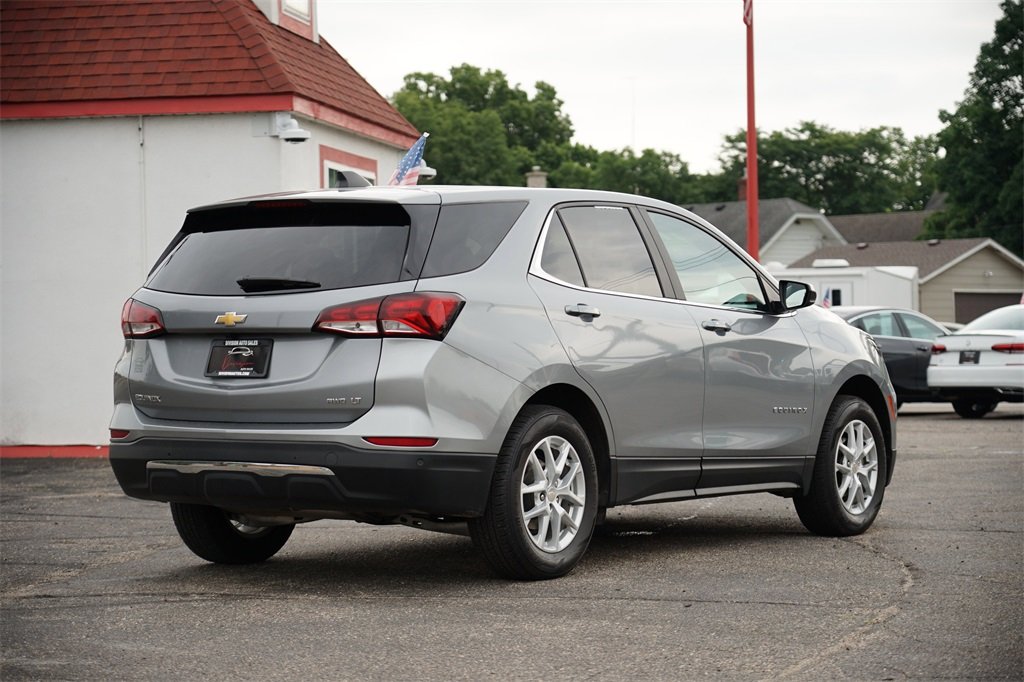 2023 Chevrolet Equinox LT photo 2