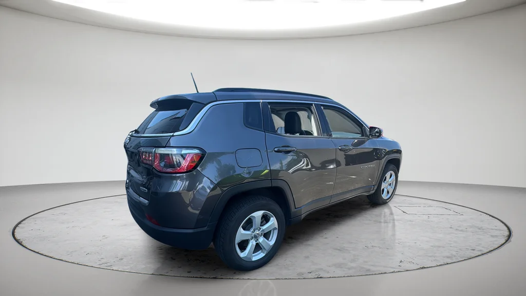 Used 2018 Gray Jeep Latitude image 4