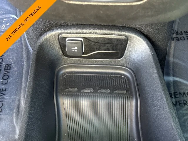 Certified Used 2026 White Chrysler Select image 33