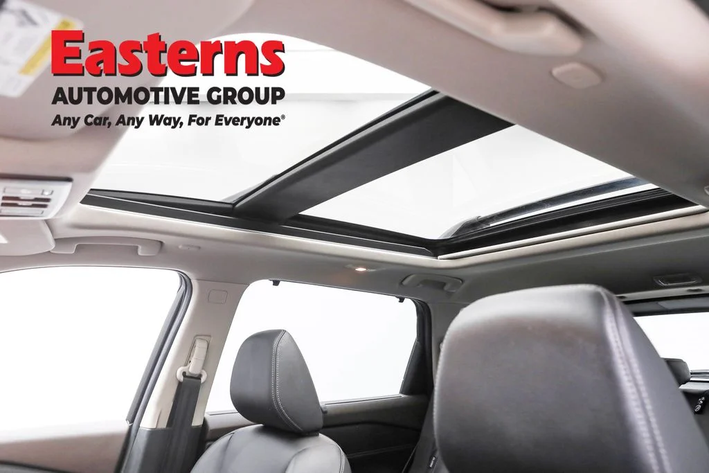 Used 2023 White Nissan SL image 37