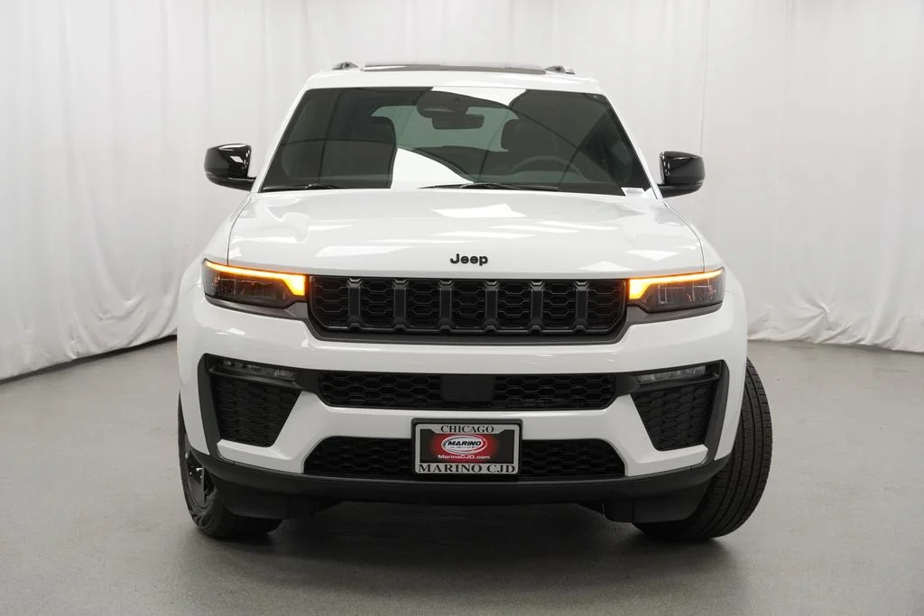 New 2026 Bright White Clear-Coat Exterior Paint Jeep Limited image 7
