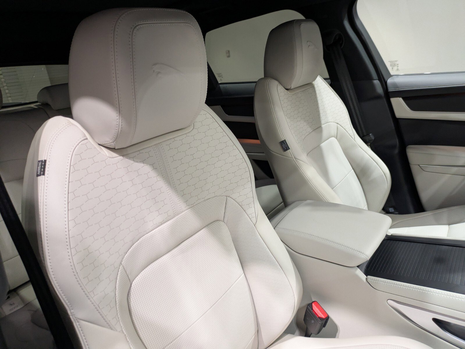 2026 Jaguar F-Pace R-Dynamic S - Photo 24