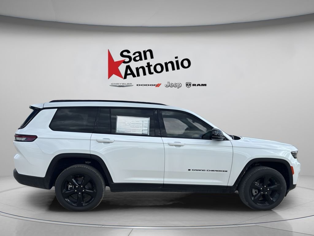 New 2025 Bright White Clear-Coat Exterior Paint Jeep Limited image 16