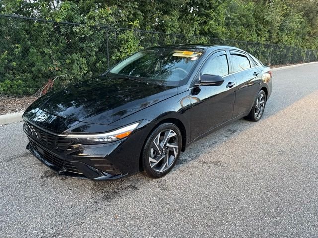 Certified Used 2024 Black Hyundai SEL image 1