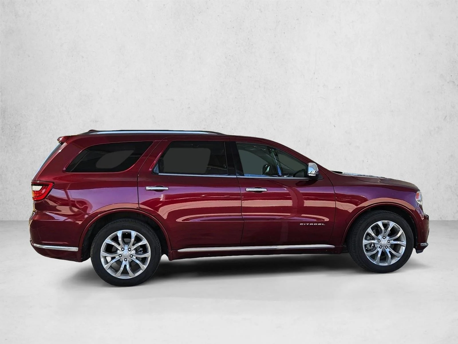 Used 2018 Octane Red Pearlcoat Dodge Citadel image 4