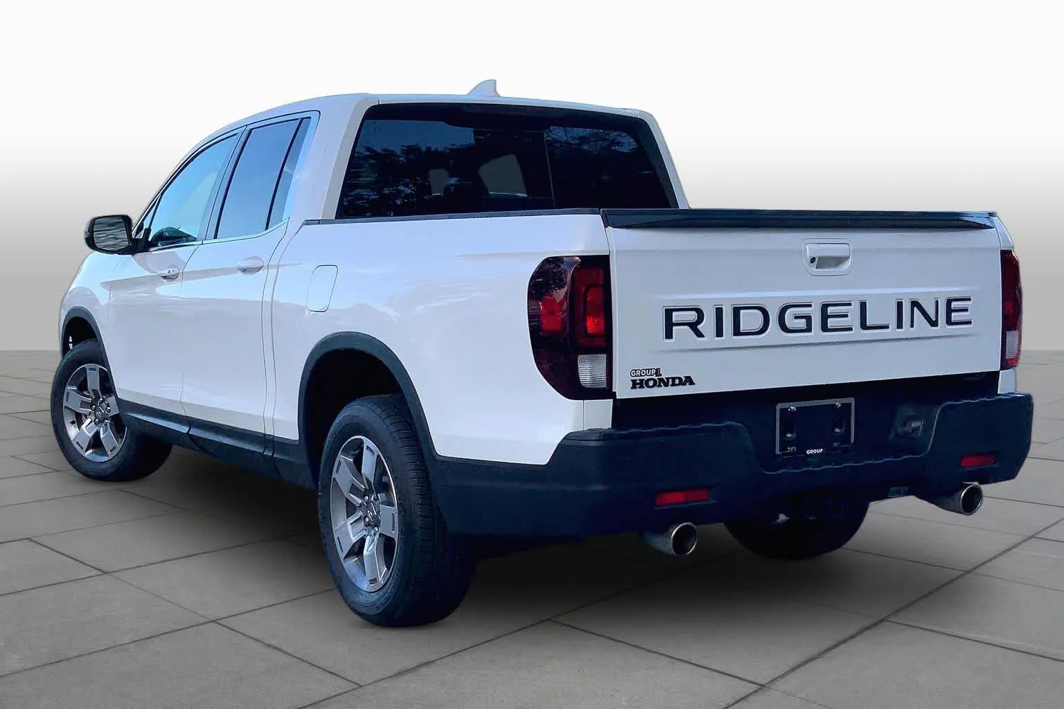 Used 2025 Platinum White Pearl Honda RTL image 12
