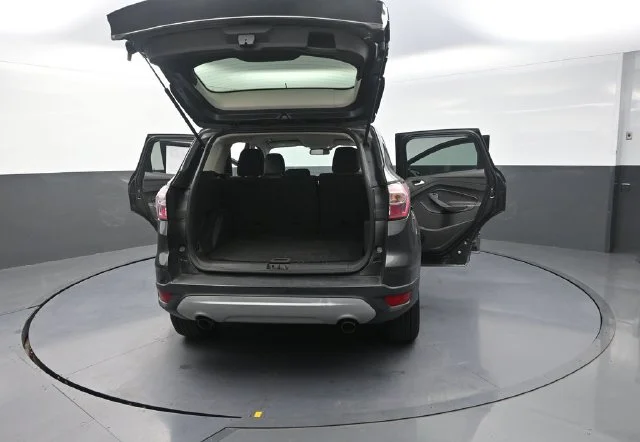 Used 2018 Gray Ford SE image 33