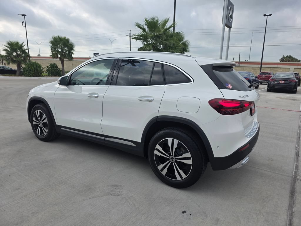 New 2026 Polar White Mercedes-Benz GLA 250 image 31