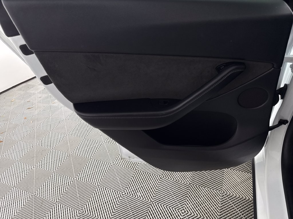 2022 Tesla Model Y Long Range - Photo 11