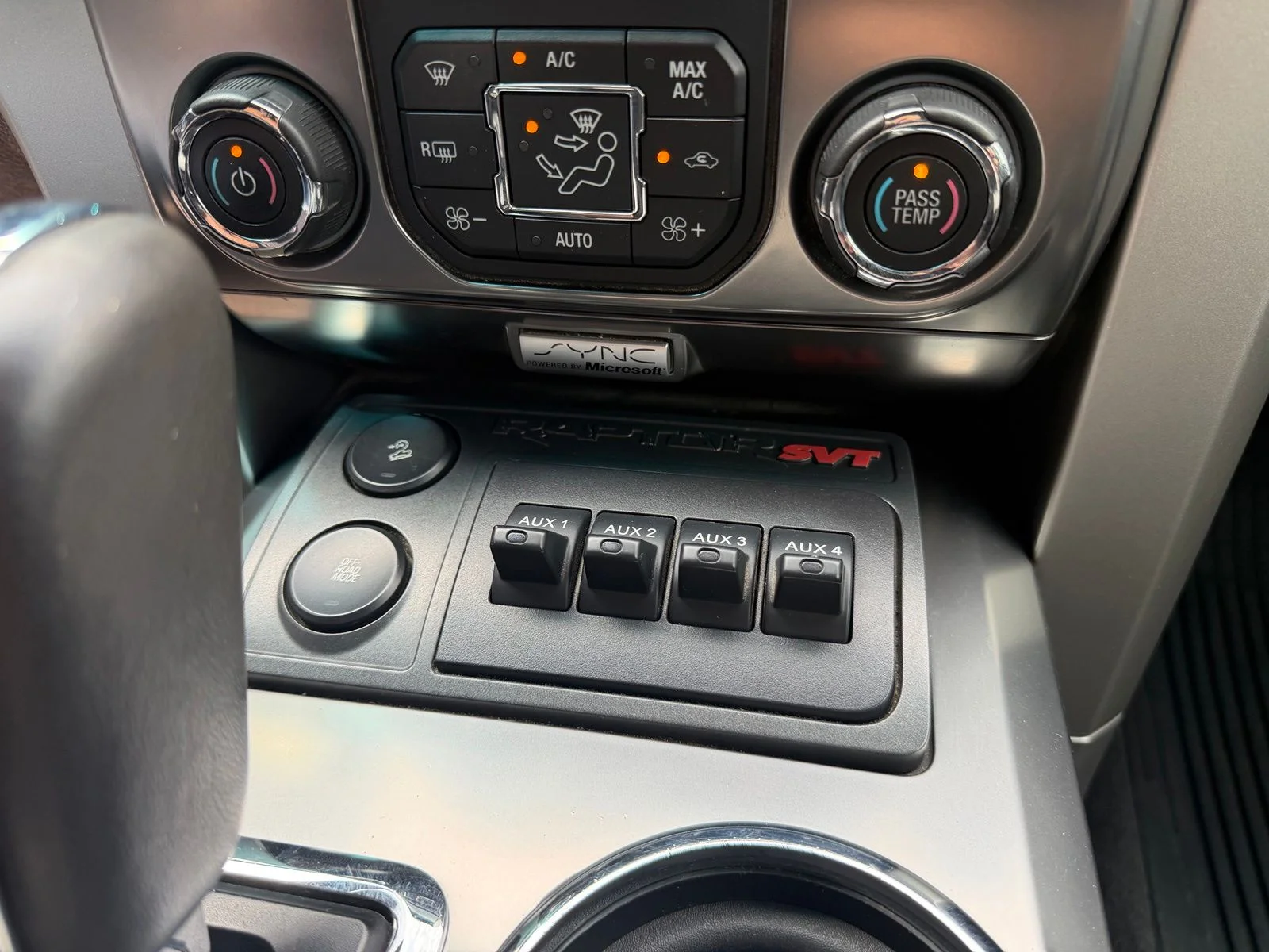 Used 2013 White Ford SVT Raptor image 22