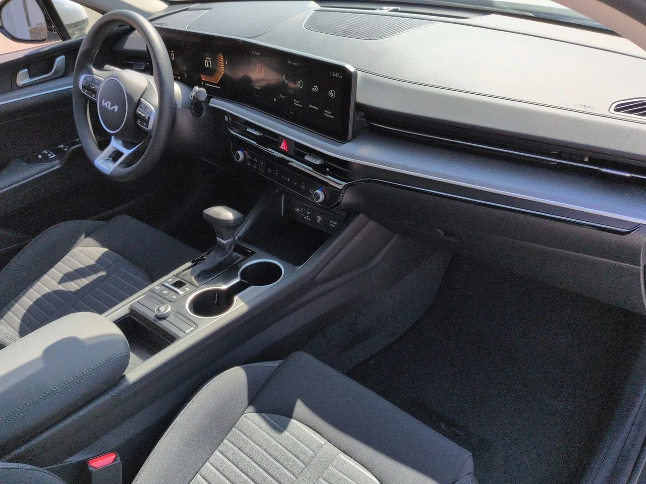 New 2026 Snow White Pearl Kia LXS FWD image 30