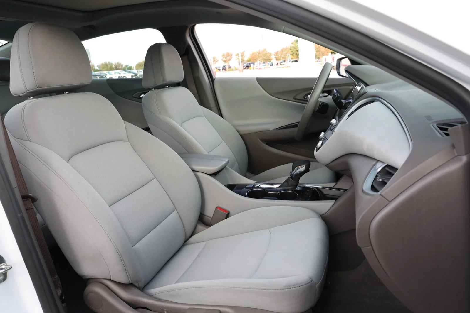 Used 2024 White Chevrolet LT image 29