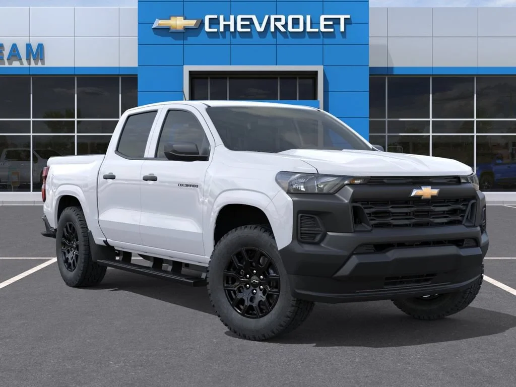 New 2026 Summit White Chevrolet WT image 7