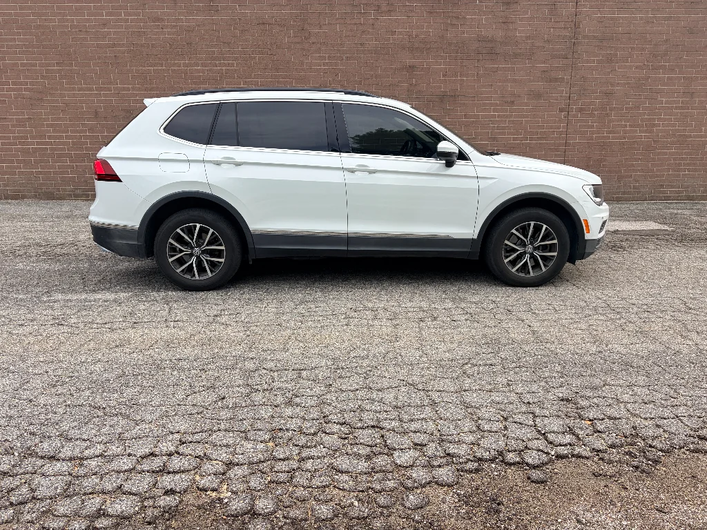 Used 2018 Pure White Volkswagen SE image 6