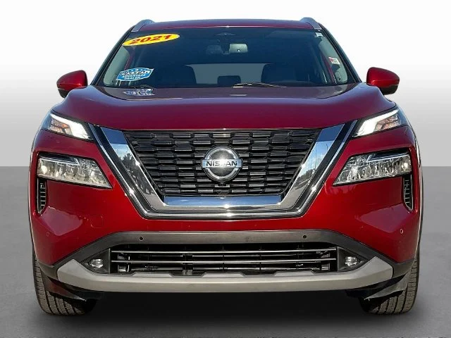 Used 2021 Red Nissan SL image 2