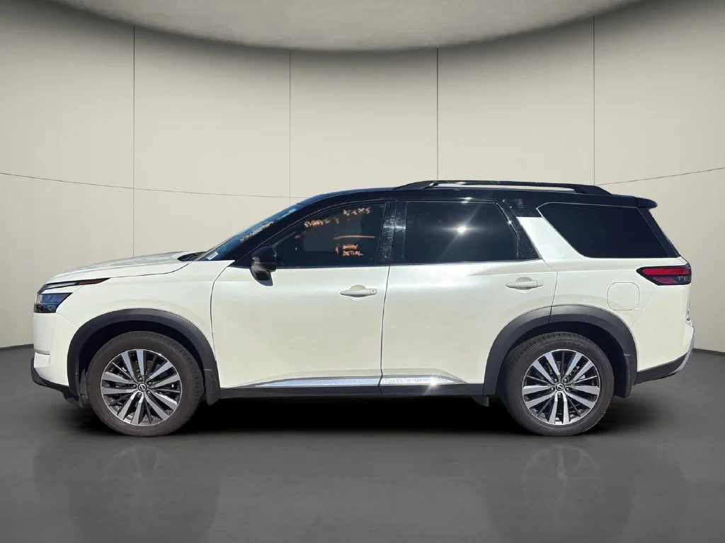 Used 2022 White Nissan Platinum image 4