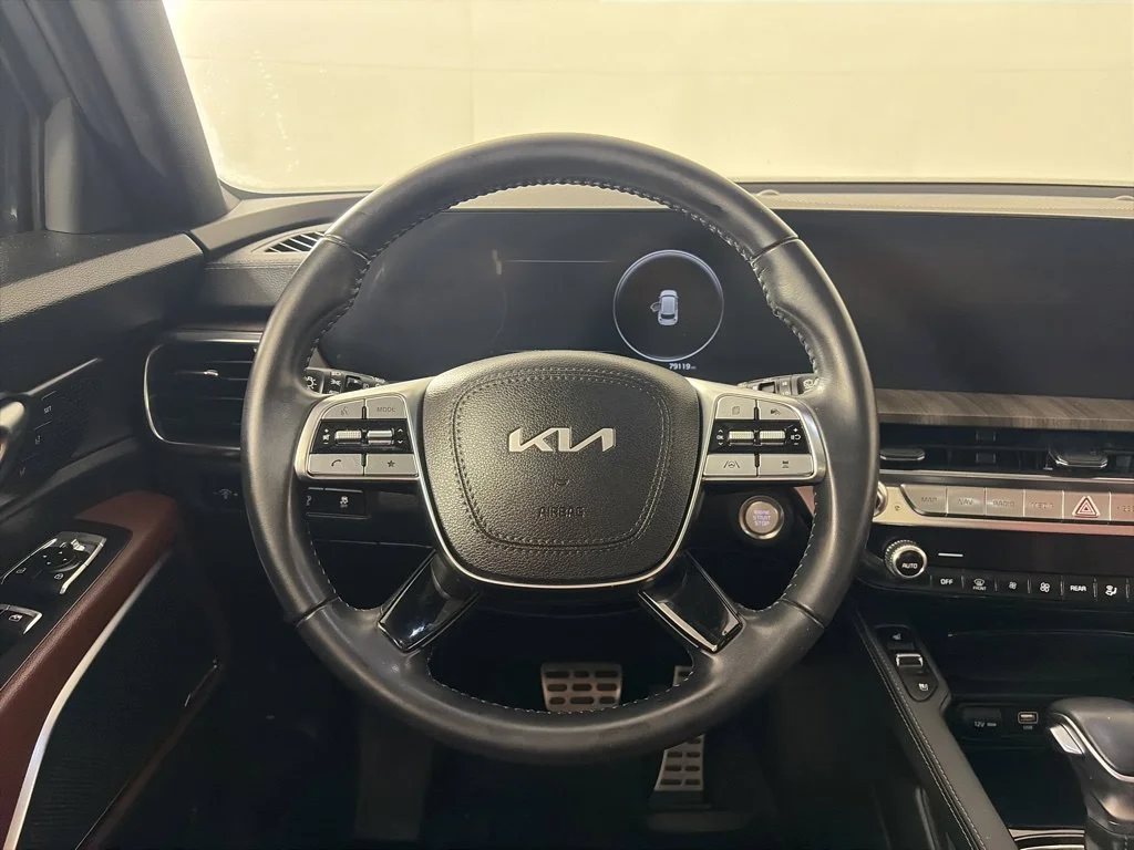 Used 2024 Silver Kia SX image 6
