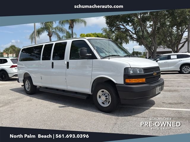 2025 Chevrolet Express 3500 LS Extended's photo