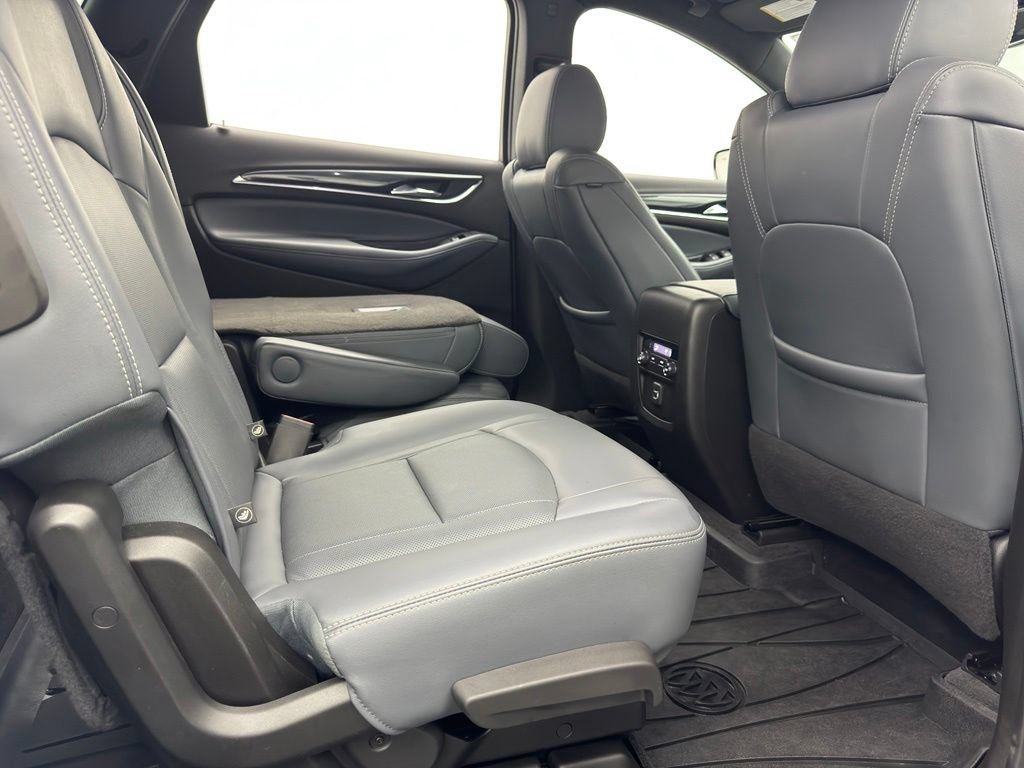 Used 2023 Summit White Buick Essence image 39