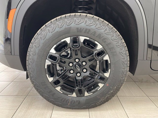 New 2027 Mosaic Black Metallic Chevrolet Z71 image 5