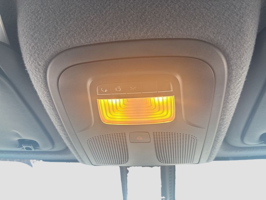 Used 2020  Mercedes-Benz Standard Roof V6 image 31