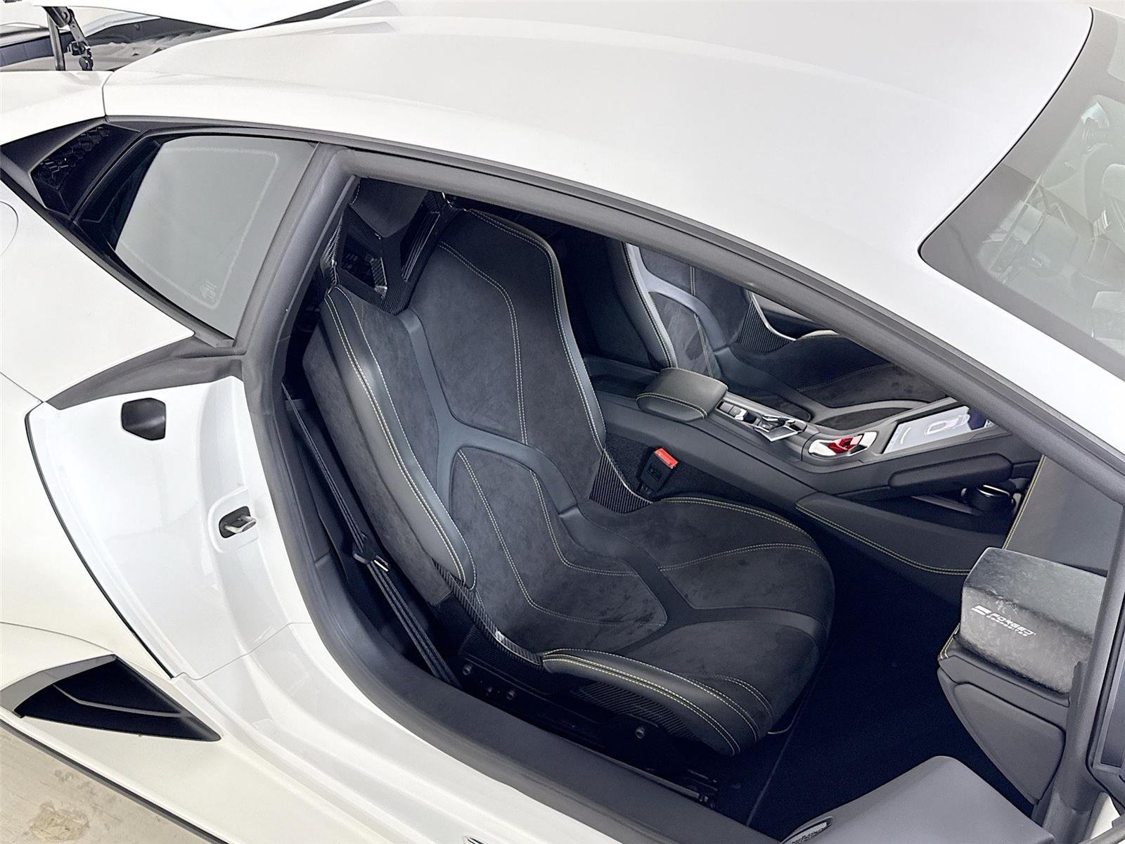 Used 2022 Bianco Canopus Lamborghini  image 28