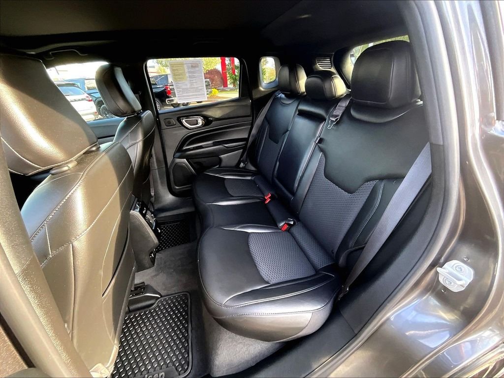 Used 2022 Gray Jeep Altitude image 15