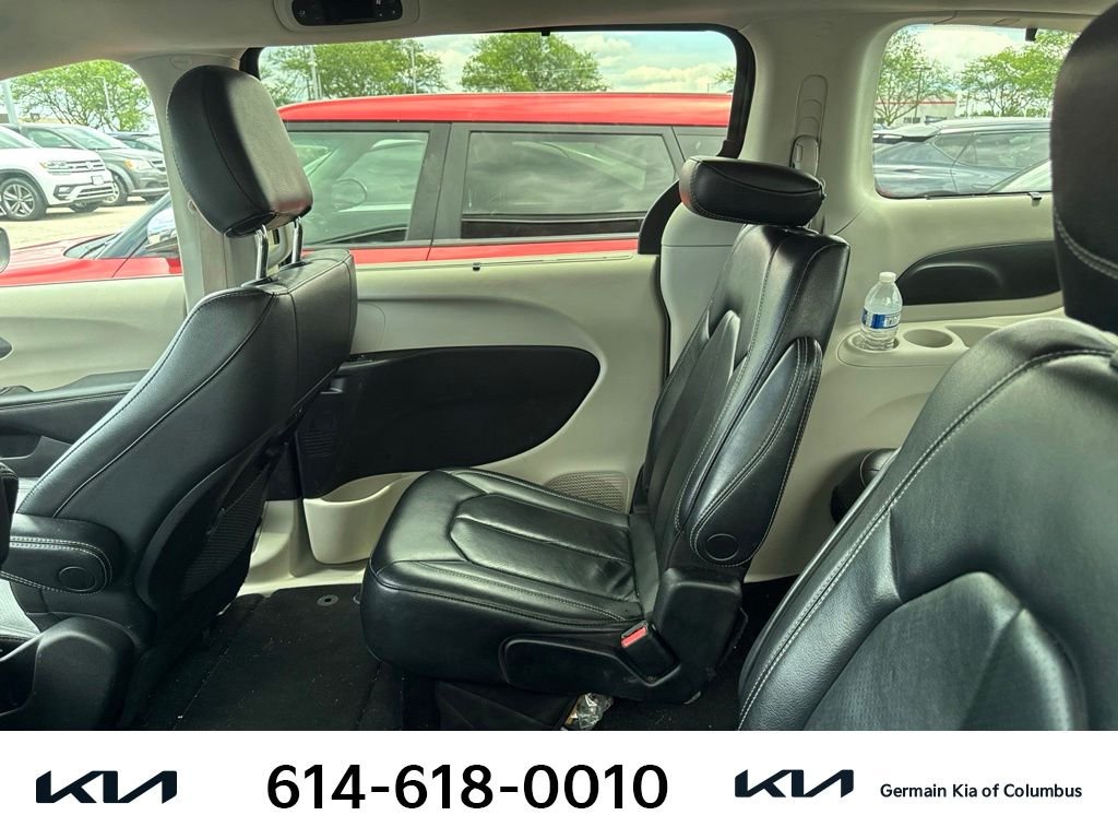 Used 2022 Gray Chrysler Touring L image 9