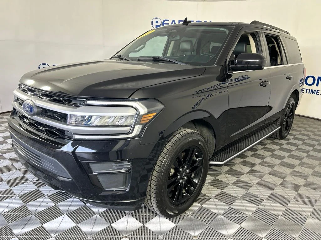 Used 2022 Black Ford XLT image 1