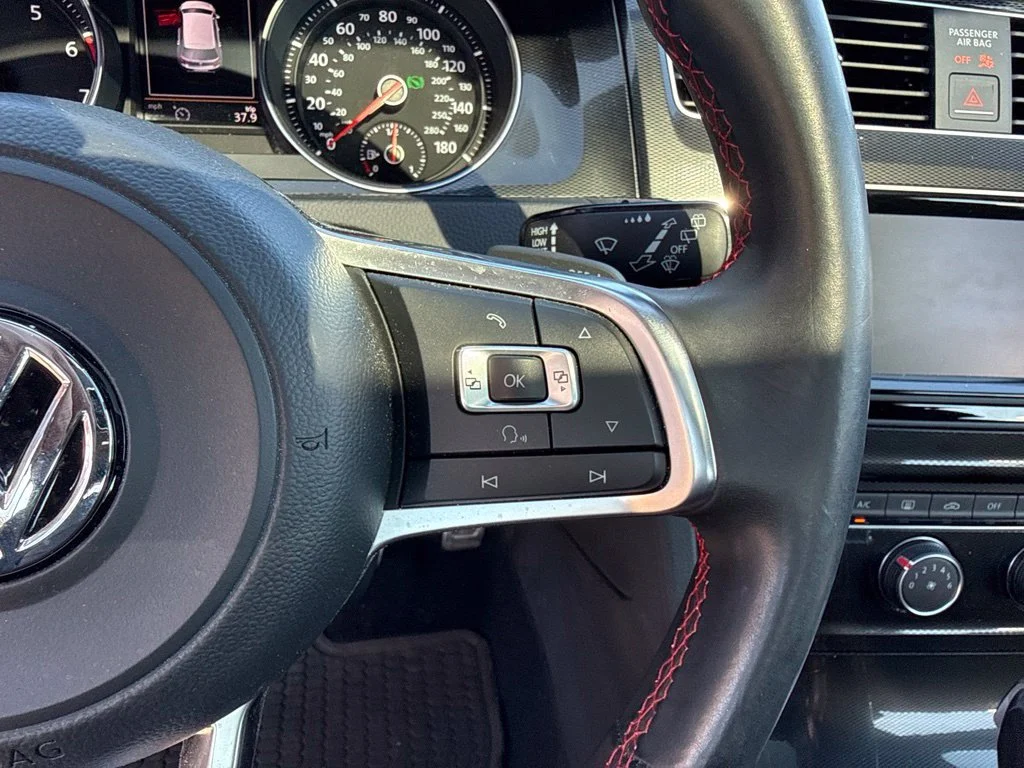 Used 2015 Night Blue Metallic Volkswagen 2.0T SE image 12