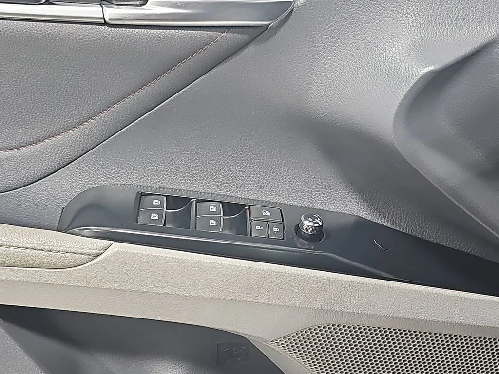 Used 2018 Brown Toyota XLE image 30
