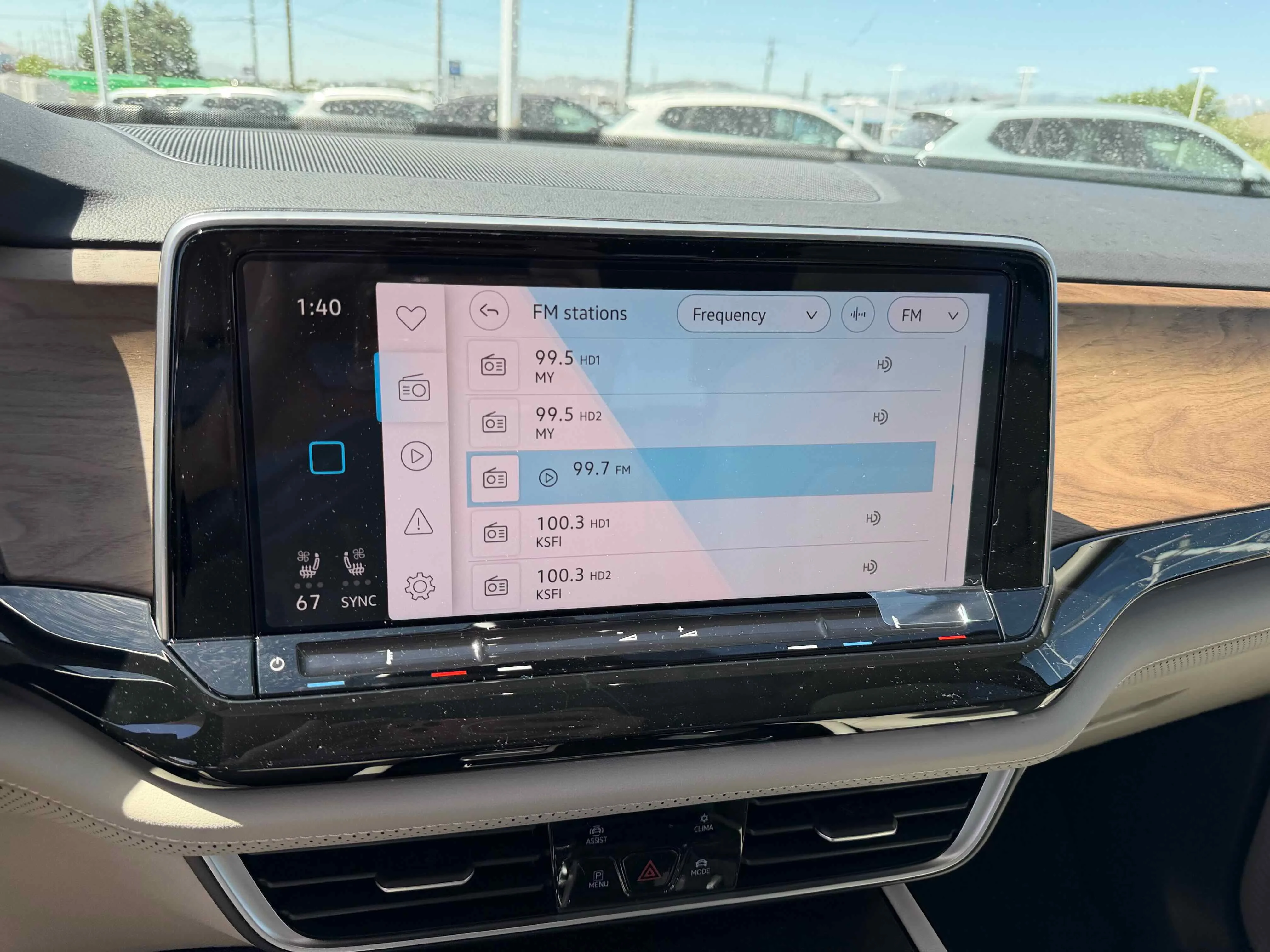 New 2026 Green Volkswagen 2.0T SE w/Technology image 19