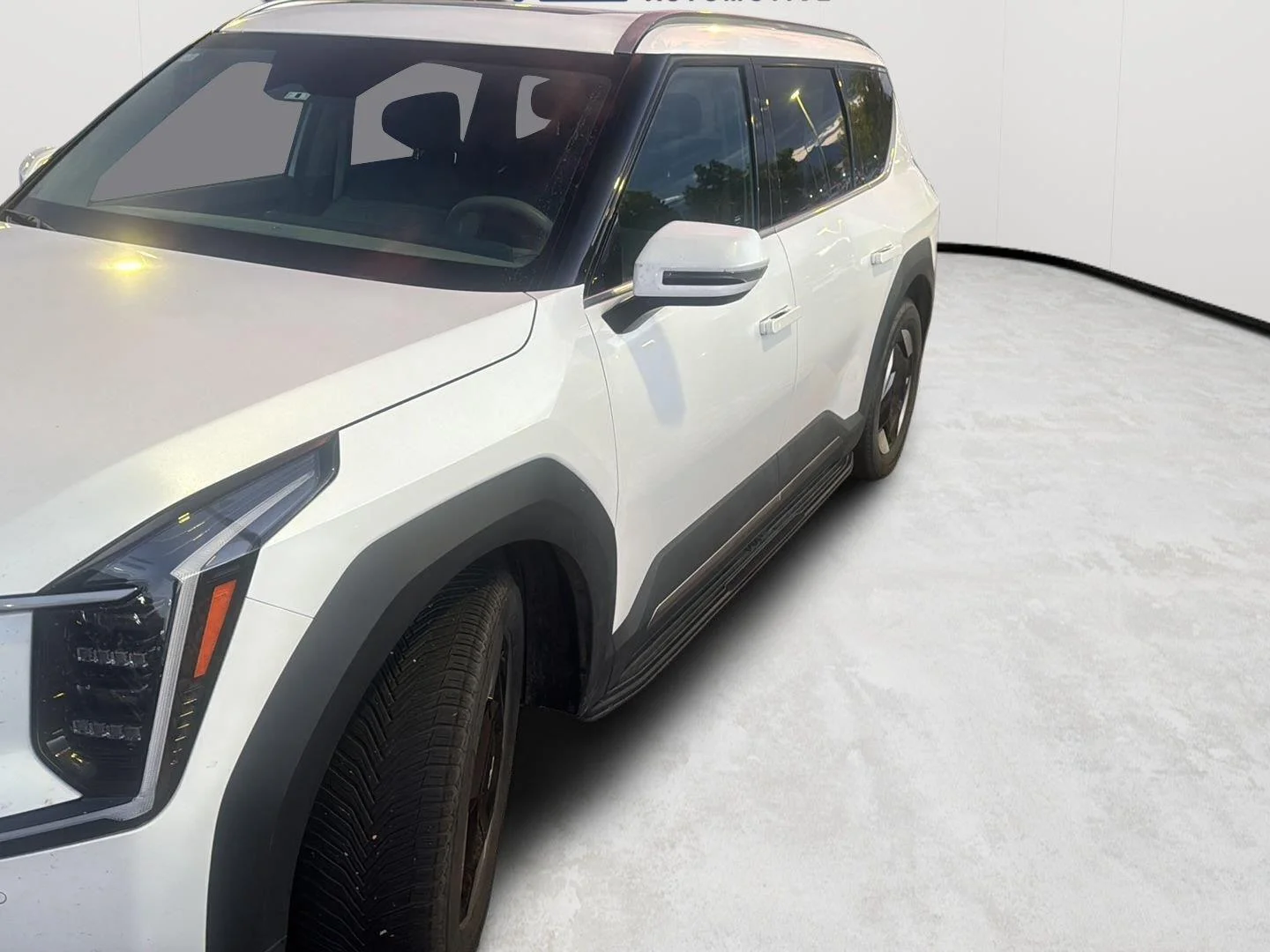 Used 2024 Snow White Pearl Kia Wind image 5