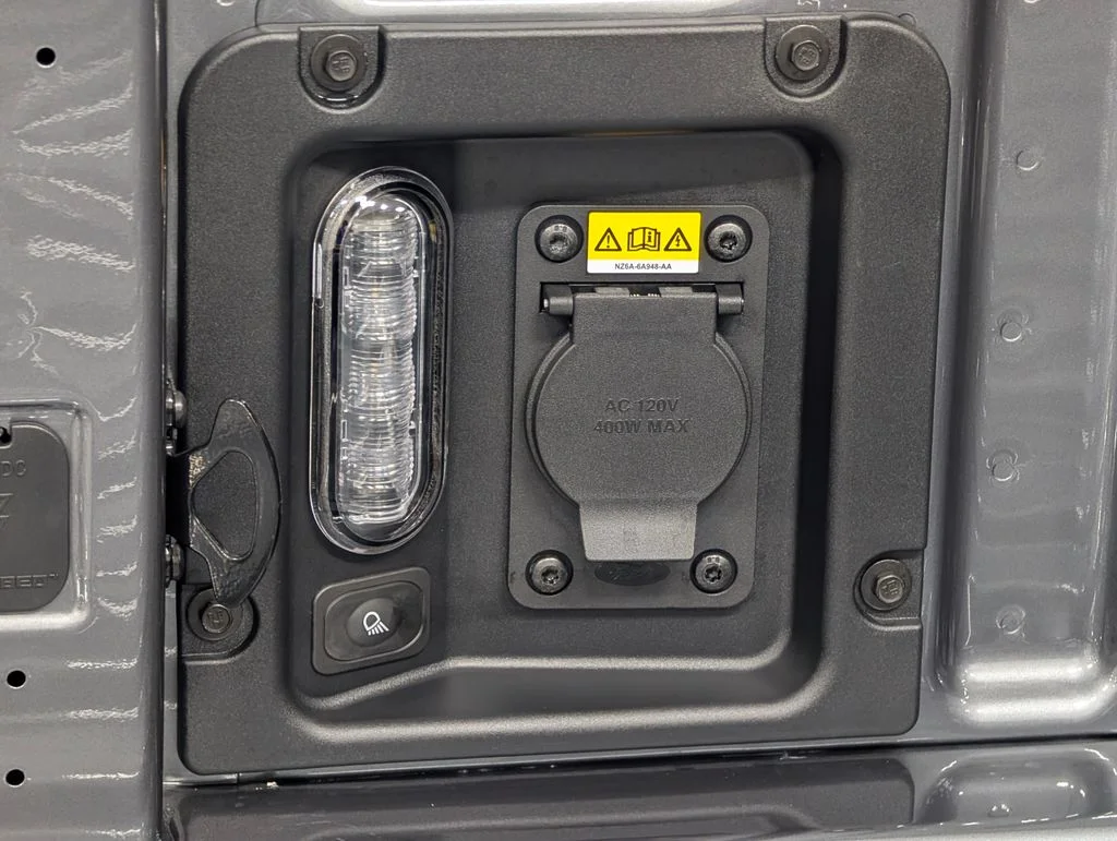 New 2026 Carbonized Gray Metallic Ford XLT image 21