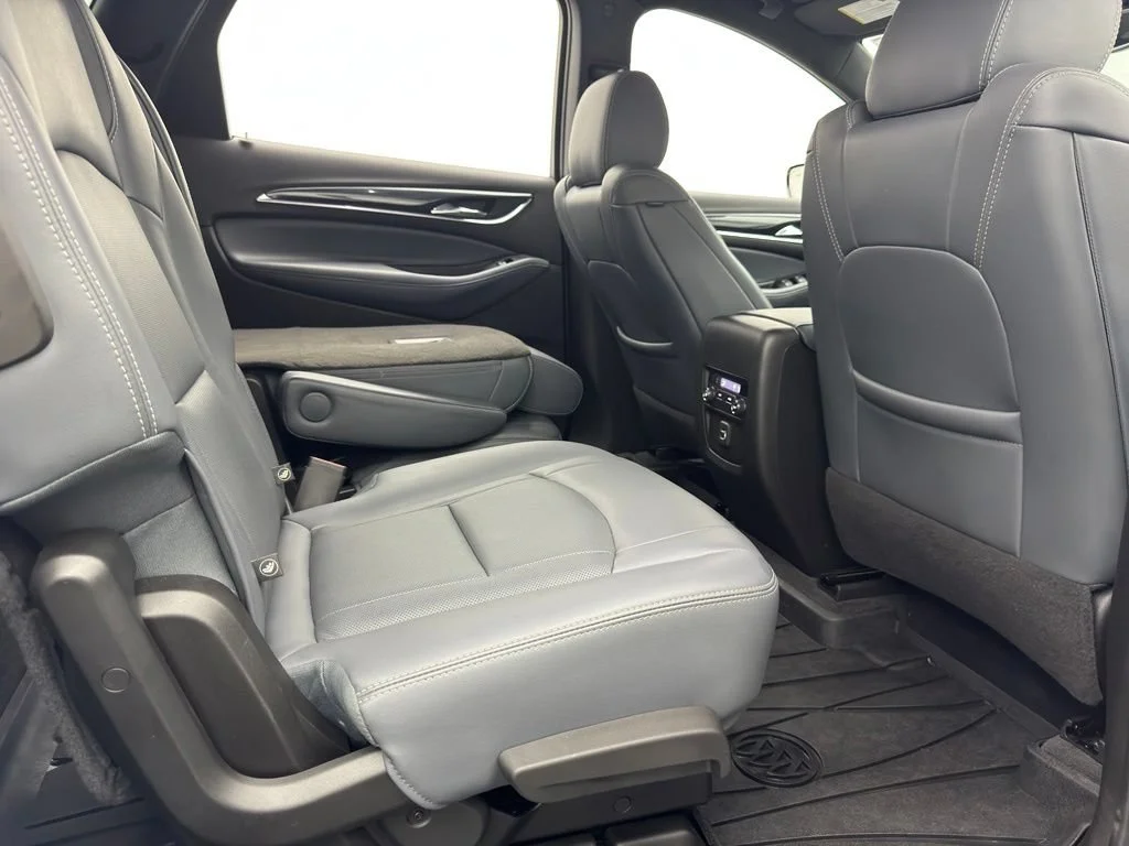 Used 2023 Summit White Buick Essence image 39