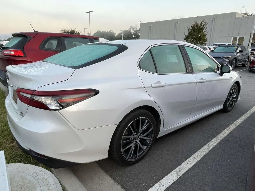 Used 2021 Wind Chill Pearl Toyota Hybrid XLE image 5