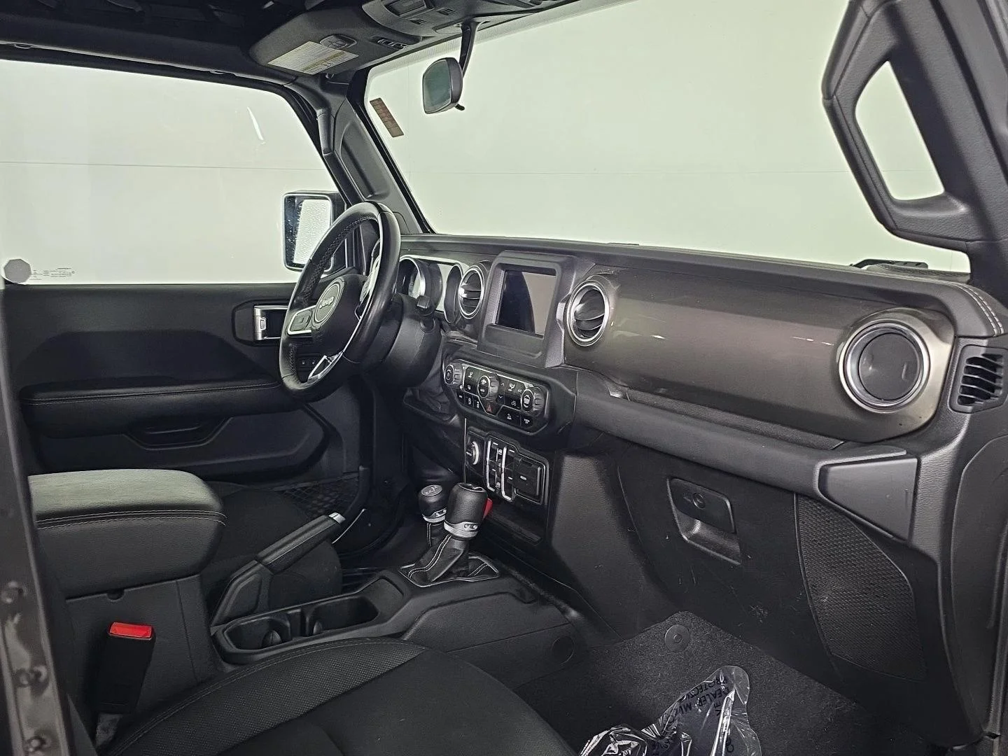 Used 2021 GRAY Jeep Overland image 25