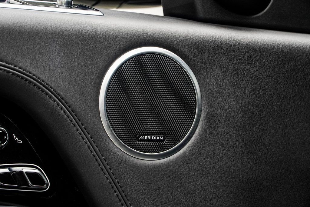 Used 2022 Black Land Rover SVAutobiography image 39