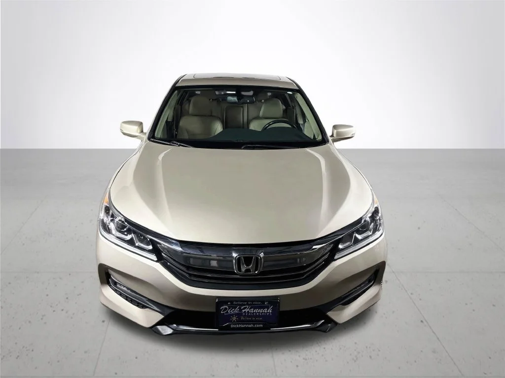 Used 2017 Champagne Frost Pearl Honda EX-L image 3